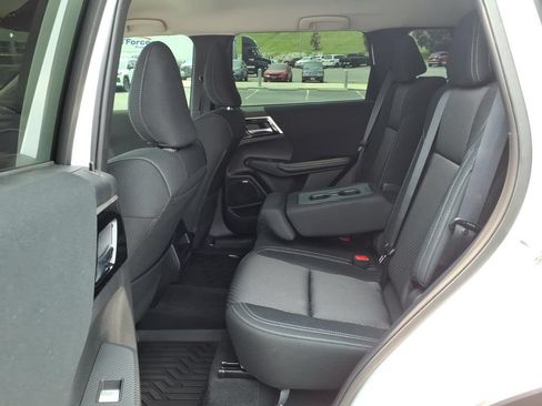 Used 2025 Mitsubishi Outlander ES AWD/4WD image 3
