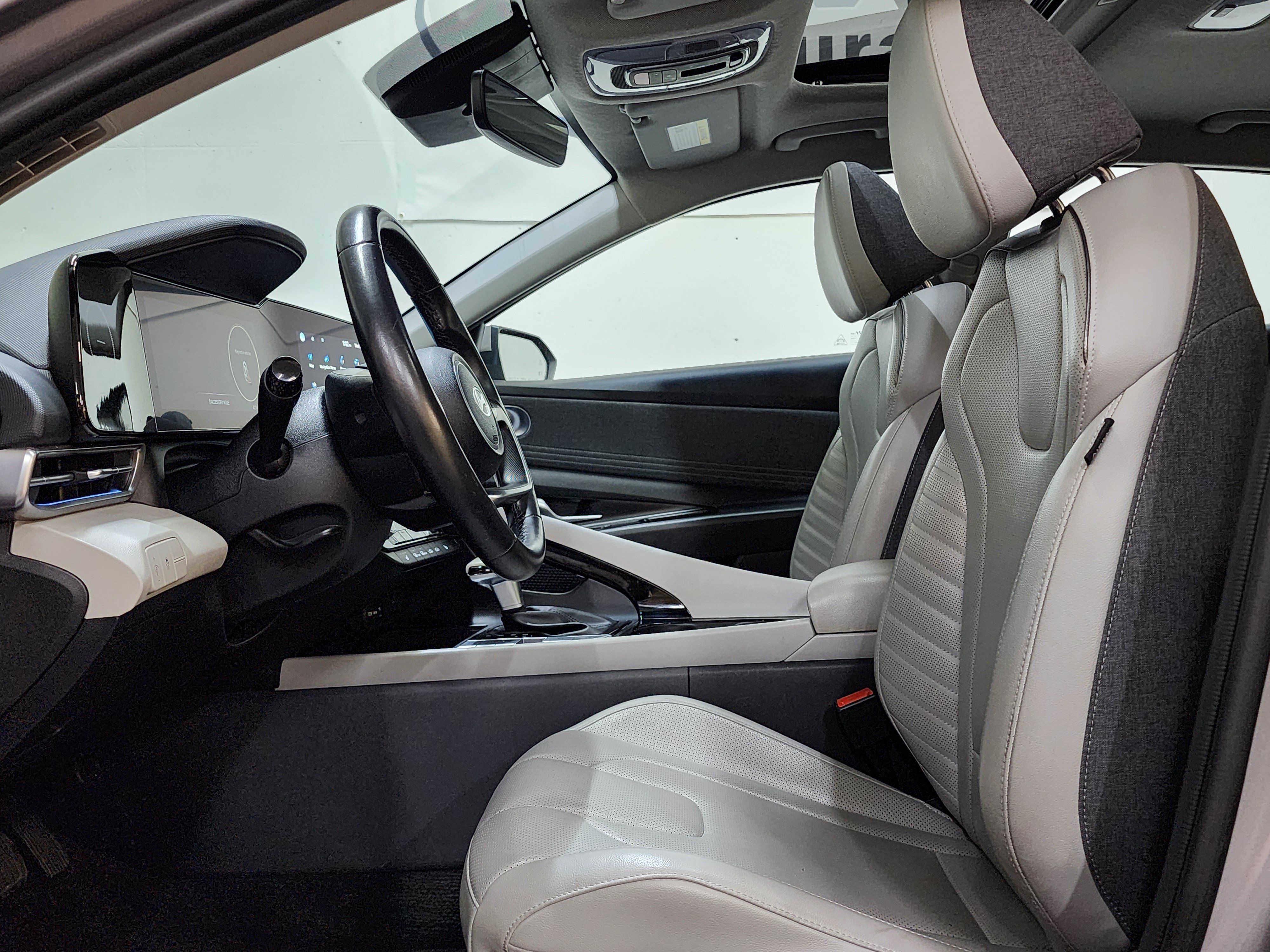 Used 2024 Hyundai Elantra Limited FWD image 15