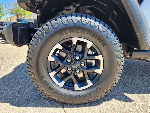 Used 2024 Jeep Wrangler Unlimited Rubicon 4xe AWD/4WD image 16