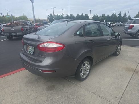 Used 2014 Ford Fiesta SE FWD image 4