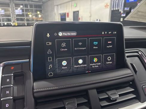 Used 2023 GMC Yukon XL SLT w/ SLT Premium Package image 24