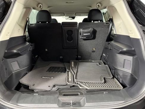Used 2019 Nissan Rogue SV w/ Premium Package FWD image 47
