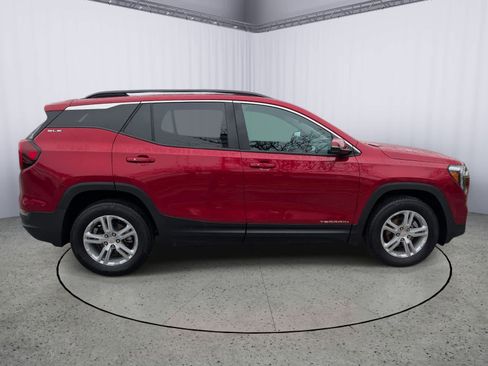 Certified 2023 GMC Terrain SLE w/ Driver Convenience Package AWD/4WD image 2