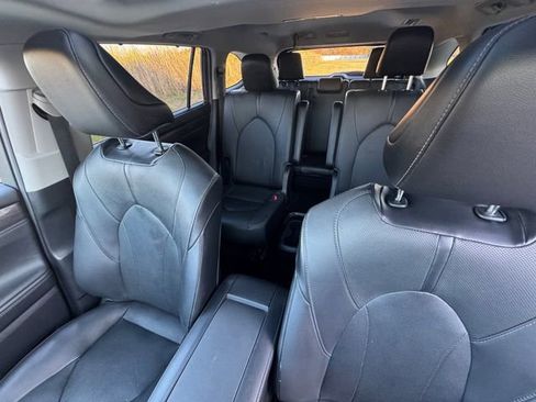 Used 2021 Toyota Highlander Limited image 29