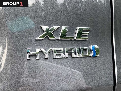 Used 2022 Toyota RAV4 XLE w/ XLE Grade Weather Package AWD/4WD image 10
