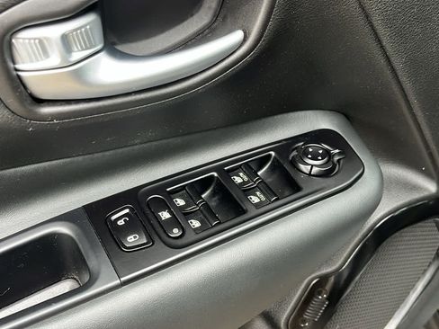 Certified 2022 Jeep Renegade Altitude w/ Convenience Group image 25