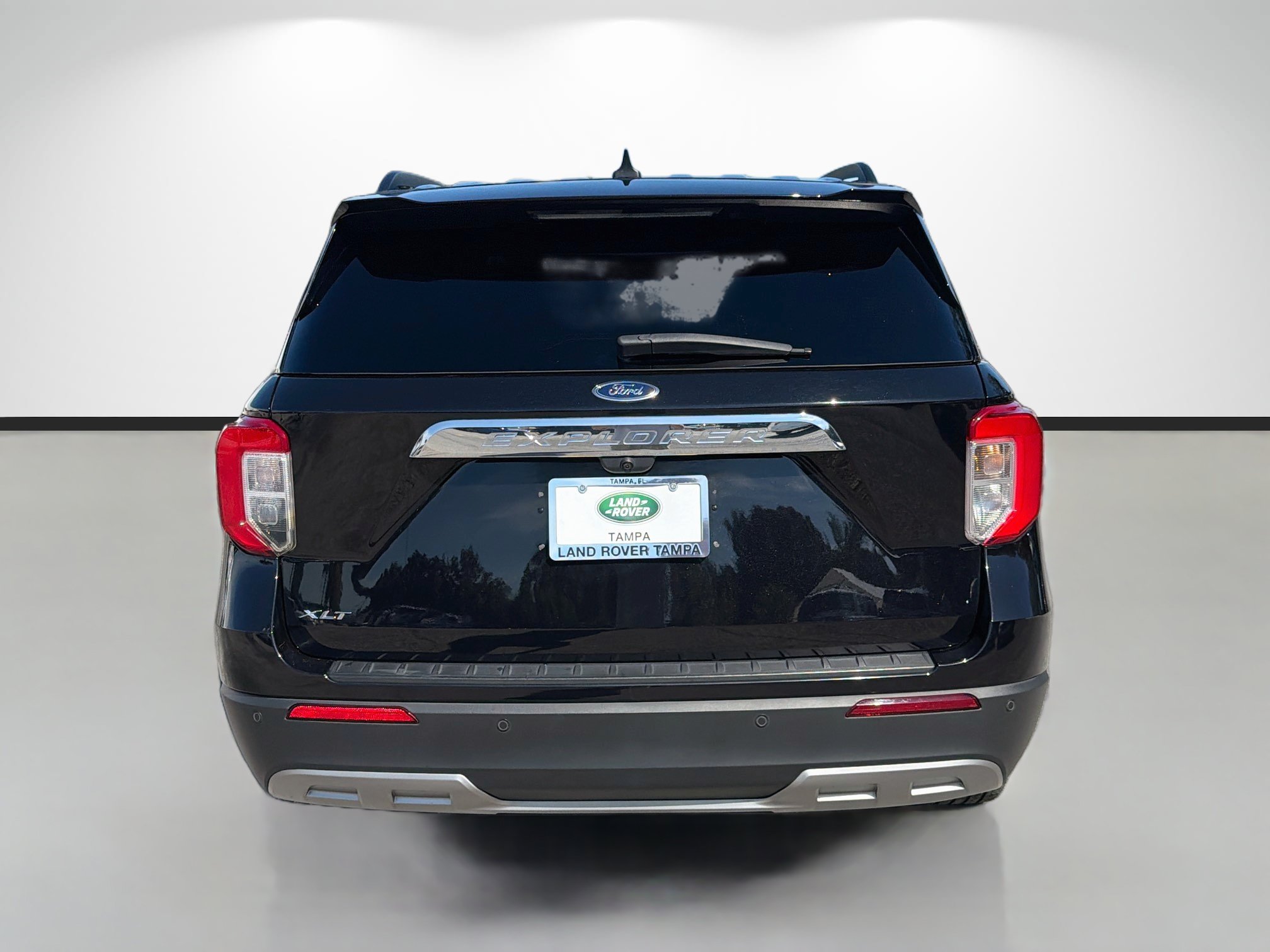 Used 2023 Ford Explorer XLT w/ Equipment Group 202A RWD image 4