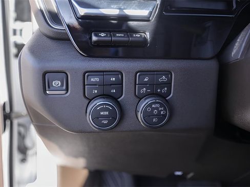 Used 2026 Chevrolet Silverado 1500 LTZ image 18