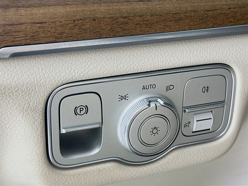 Certified 2025 Mercedes-Benz GLE 350 4MATIC image 11