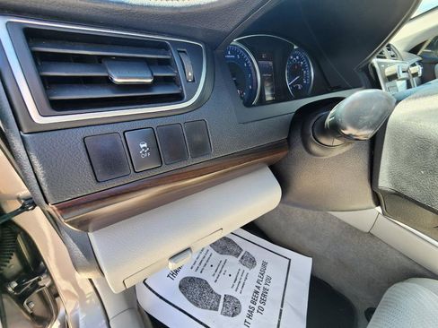 Used 2016 Toyota Camry LE FWD image 14