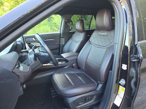 Used 2025 Ford Explorer Platinum w/ LUX Leather Package AWD/4WD image 11