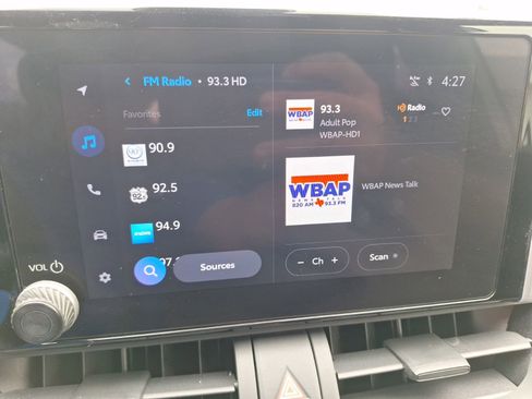 Used 2025 Toyota RAV4 SE image 27