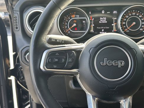 Used 2023 Jeep Wrangler Unlimited Rubicon w/ Cold Weather Group AWD/4WD image 28