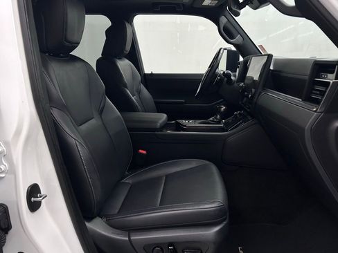 Used 2024 Lexus GX 550 w/ Accessory Package (Z1) AWD/4WD image 18