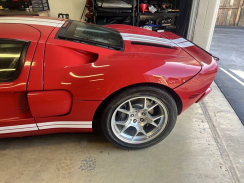 Used 2005 Ford GT RWD image 48