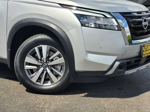 Certified 2024 Nissan Pathfinder SL w/ Cargo Package FWD image 9