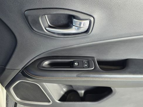 Used 2021 Jeep Compass Sport image 10