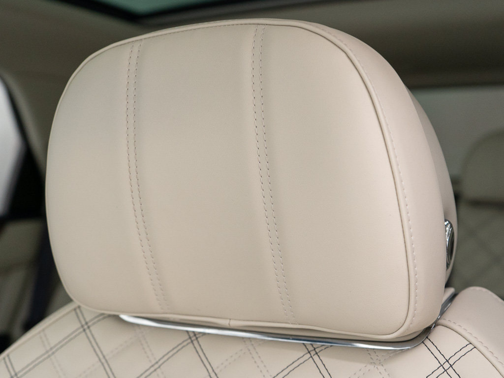 Certified 2022 Bentley Bentayga AWD/4WD image 17