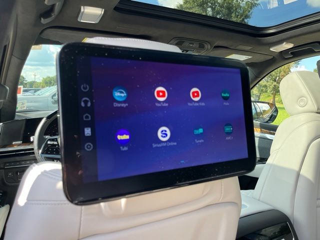 Certified 2025 Cadillac Escalade ESV Sport Platinum w/ LPO, Floor Liner Package AWD/4WD image 50