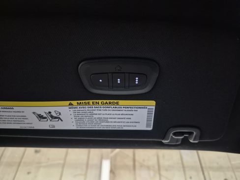 Used 2025 Chrysler Pacifica Select FWD image 41
