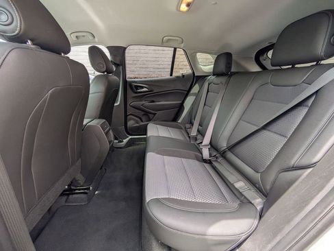 Used 2025 Chevrolet Trax LT w/ LT Convenience Package FWD image 26