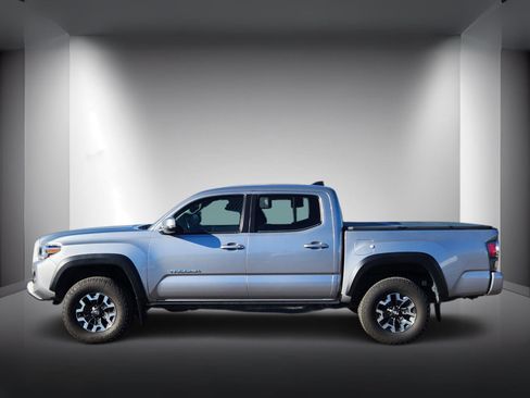 Used 2020 Toyota Tacoma TRD Off-Road image 2