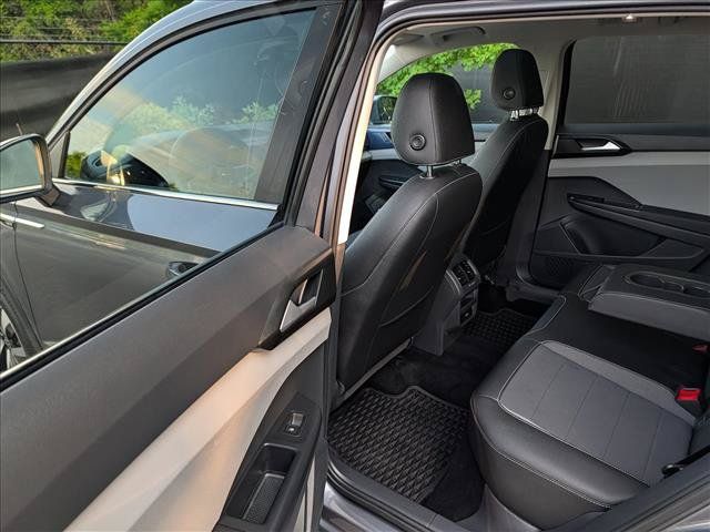 Certified 2023 Volkswagen Taos SE w/ Panoramic Sunroof Package FWD image 22