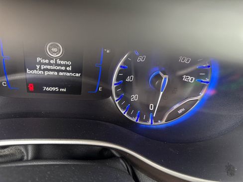 Used 2018 Chrysler Pacifica L FWD image 6