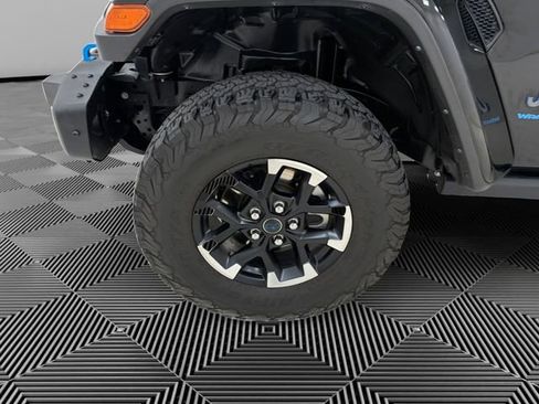Used 2024 Jeep Wrangler Unlimited Rubicon 4xe AWD/4WD image 9