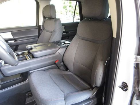 Certified 2025 Ford Expedition Active image 11