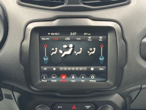Used 2023 Jeep Renegade Latitude AWD/4WD image 38