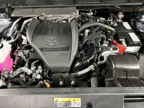 Used 2024 Toyota Highlander Platinum FWD image 12