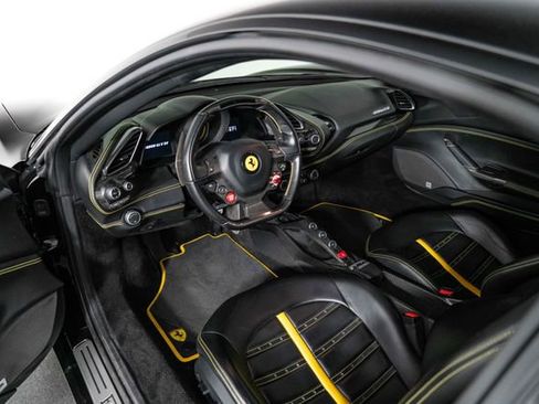 Used 2017 Ferrari 488 GTB RWD image 16