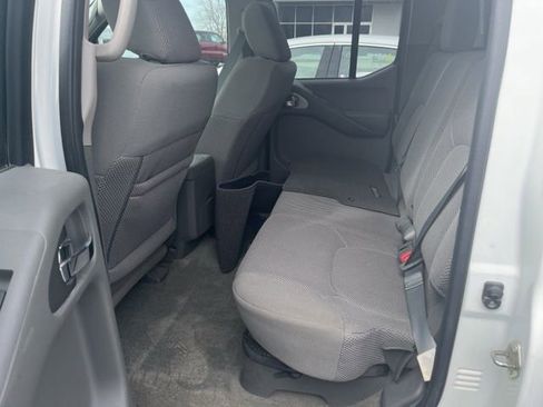 Used 2017 Nissan Frontier SV image 10