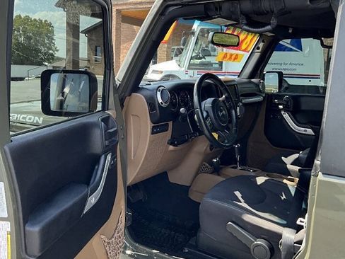 Used 2015 Jeep Wrangler Rubicon w/ Power Convenience Group AWD/4WD image 29