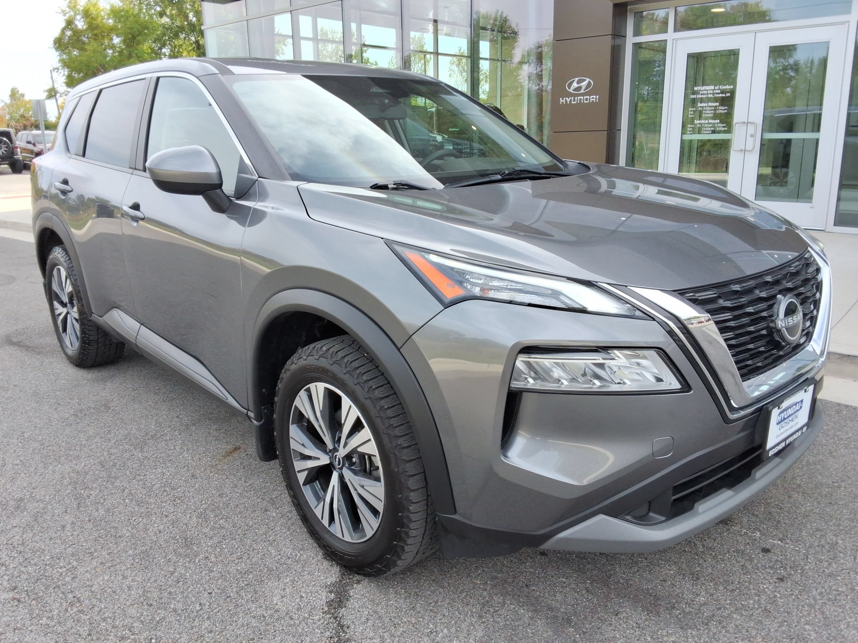 Used 2023 Nissan Rogue SV AWD/4WD image 17