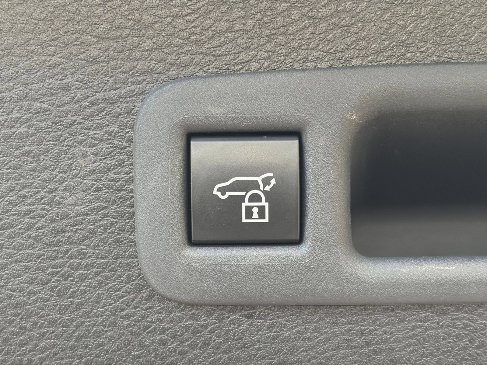 Used 2025 Toyota Sienna XLE FWD image 24