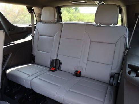 Used 2025 GMC Yukon Elevation AWD/4WD image 13