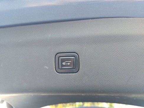 Used 2021 Buick Enclave Premium w/ Sun and Sites Package image 37