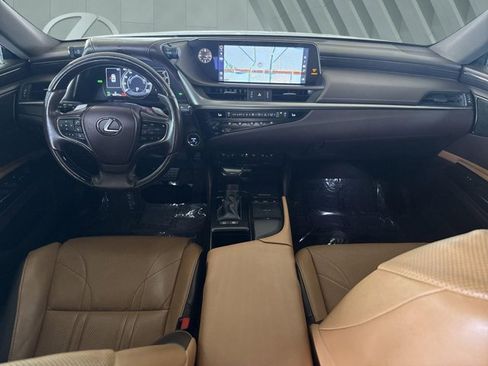 Used 2019 Lexus ES 300h Ultra Luxury w/ Accessory Package 2 image 13