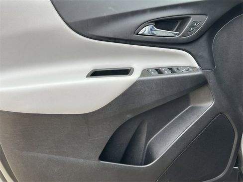 Used 2023 Chevrolet Equinox LT image 14