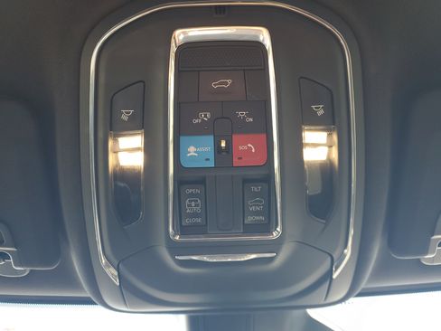 Used 2024 Jeep Grand Cherokee L Altitude image 28