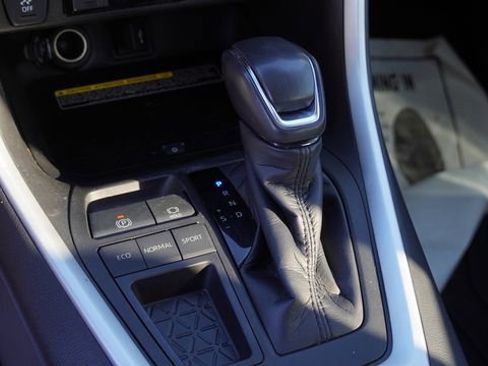 Used 2021 Toyota RAV4 XLE Premium image 27