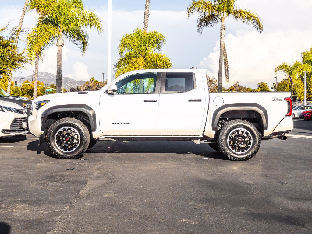 Used 2025 Toyota Tacoma TRD Off-Road AWD/4WD image 9
