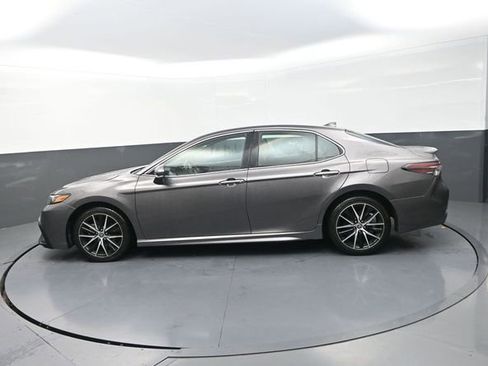 Used 2024 Toyota Camry SE FWD image 4