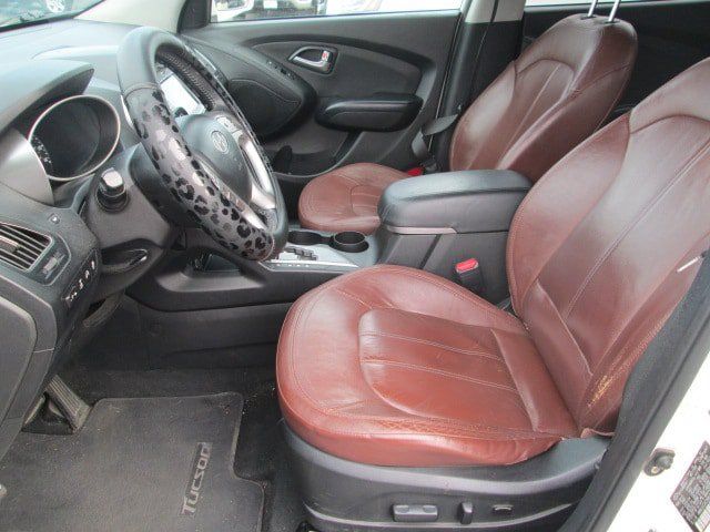 Used 2011 Hyundai Tucson Limited w/ Premium Pkg 3 AWD/4WD image 3