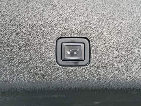 Used 2022 Chevrolet Traverse LT w/ Midnight/Sport Edition image 12