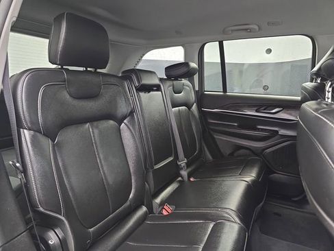 Used 2023 Jeep Grand Cherokee Limited AWD/4WD image 44