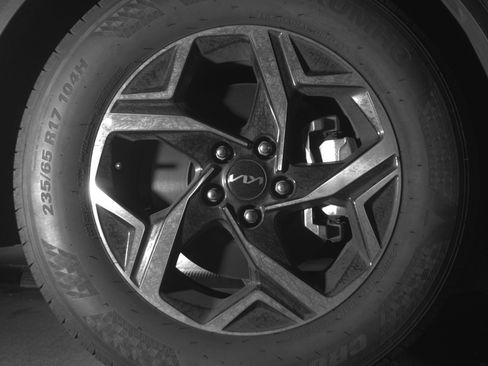 Used 2025 Kia Sportage LX FWD image 13