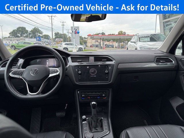 Certified 2024 Volkswagen Tiguan SE w/ Panoramic Sunroof Package AWD/4WD image 4
